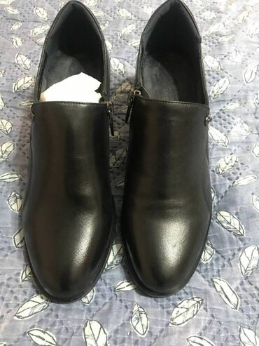 черная обувь: Женские ботинки кожаные,
размер 37,
адрес 6мкр