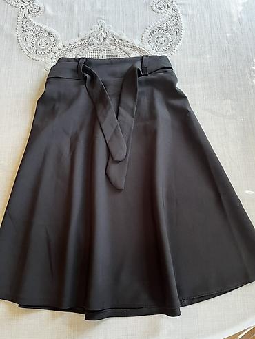 Qara ətək – A-kəsim, beldən büzməli - Rəng: qara - Model: A-kəsim
