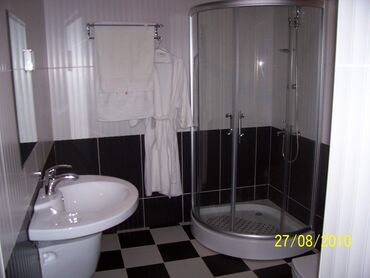 Kommersiya daşınmaz əmlakının satışı: 6 ədəd hər biri 2 otaqdan ibarət olan taxta katejIər resepşin oxran — 6