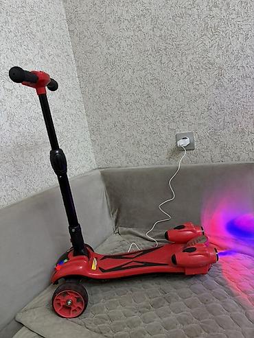 uşaq gəzdirən: Uşaq skuterı – elektrikli efektli, 3 təkərli, qırmızı rəng — 3