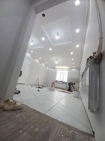 Ванны: (кафельщик) Ванная комната с современной отделкой включает в себя — 8