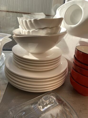 Наборы посуды: Набор посуды и сервировки, разнородные позиции: - Стеклянные креманки — 3