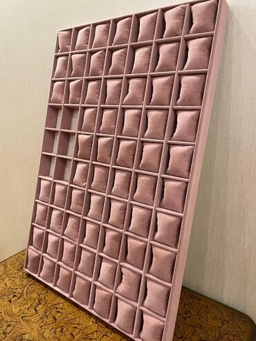 Bijuteriya vitrinləri: Aksesuar stendleri,her mehsuldan kifayet qeder var yeni coxdu.Qiymet — 5