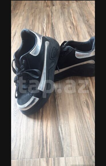 Кроссовки и спортивная обувь: Размер: 37, цвет - Черный, Б/у