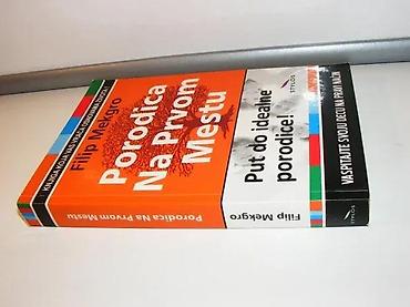 horizontalno: Porodica na prvom mestu Filip MekgroStylos Novi Sad 2008 mek povez — 2