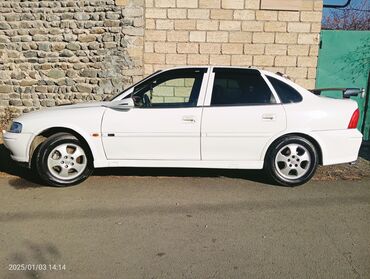 opel vectra: Opel Vectra: 1.8 l | 2000 il 174355 km Sedan