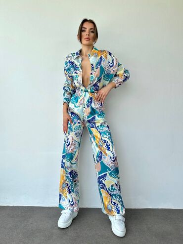 Kompleti: Komplet 5650 Rsd
SS /MM /LL — 8