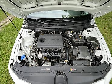 16 tekerler: Hyundai Elantra – ağ rəngli, müasir dizaynlı sedan - Xarici görünüş — 9