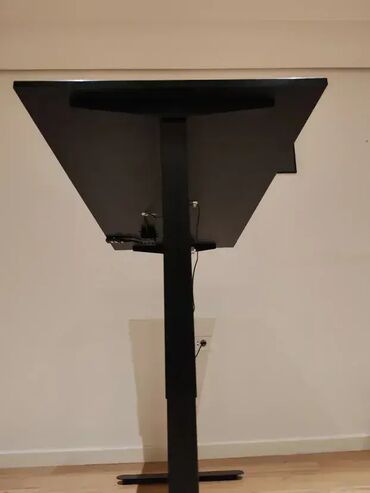 Kancelarijski setovi nameštaja: Fotelje i stolovi crni elektro podesivi dim 140x70 cm Odlični, kao — 8