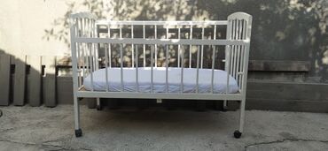 Манежи-кровати: Кроватка из натурального дерева отдам за 3000