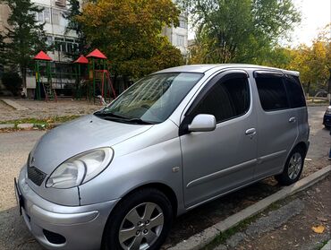 Toyota: Toyota Funcargo: 2003 г., 1.5 л, Автомат, Бензин, Седан