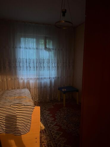 снять жилье в кыргызстане: 2 бөлмө, 43 кв. м, 104-серия, 1 кабат, Эски ремонт