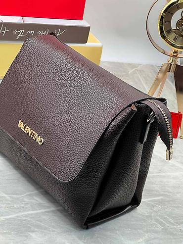 Torbe: Tasne 
4700 din
iknt — 13