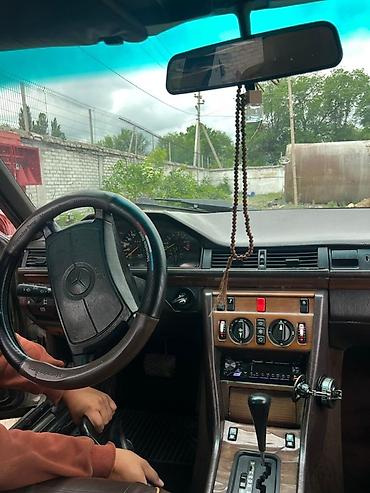 Продажа авто: Mercedes-Benz W124: 1991 г., 2.6 л, Автомат, Бензин, Седан — 4