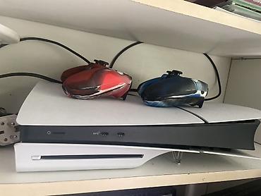 Игровая консоль PlayStation 5 (версии с дисководом) с двумя