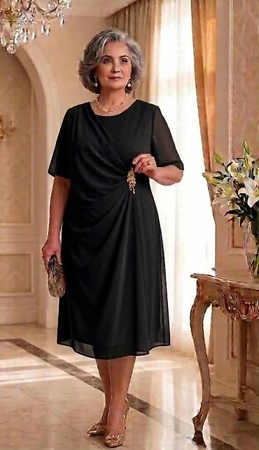iris smart: Elegantna ženska haljina do kolena sa ukrasnom broš-aplikacijom - — 1