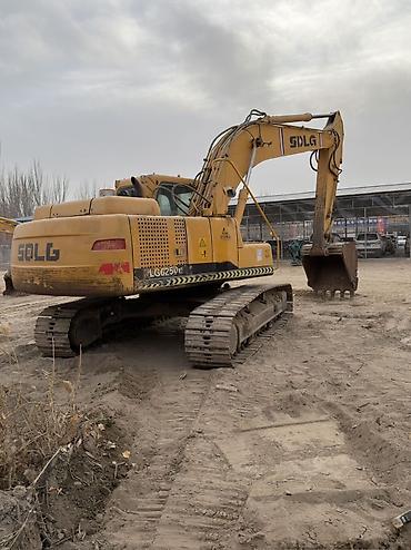 Экскаваторы: Экскаватор, 2013 г., Гусеничный — 11