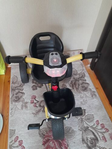 Nənnilər: İşlənmiş Üç təkərli Uşaq velosipedi 18", sürətlərin sayı: 1, Ünvandan götürmə