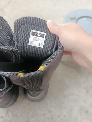 черная обувь: От жалас кожа 42р 3000новая есть кюар код описание товара.Защитка