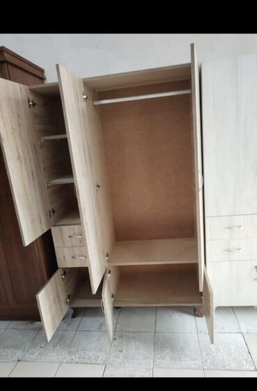 Dolablar: Yeni, Açılan, 3 qapılı Düz dolab, Dolab-asılqan — 28