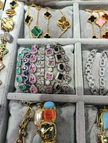 Bijuteriya dəstləri: Zərgərlik dəstləri – zövqlü aksesuar seçimi 1) Yaşıl daşlı çiçək — 17