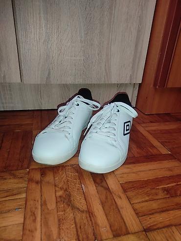 kengurovo blago platforma: Ženske umbro patike, veličina 39. Stanje na slikama — 1