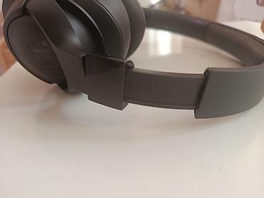 JBL on-ear/over-ear simsiz qulaqcıq - JBL imzalı səs: balanslı orta