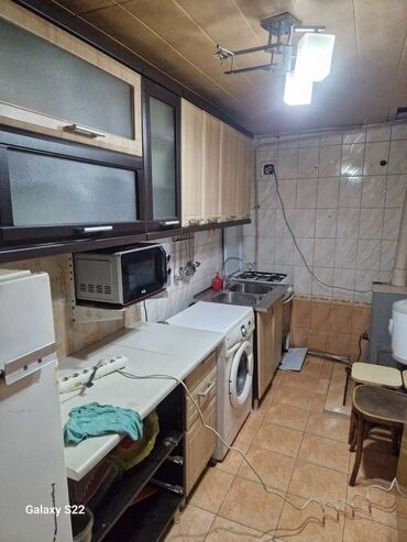разделитель комнаты: 25 кв. м, 2 бөлмө, Жертөлө, ороо, Забор, тосулган