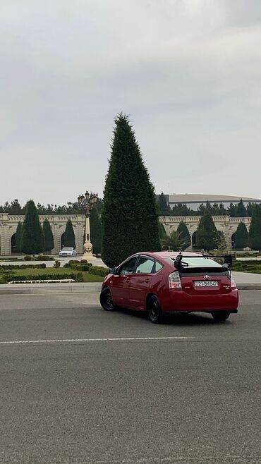 Toyota: Toyota Prius (ikinci nəsil) – hibrid hetçbek - Rəng: qırmızı - Kuzov — 16