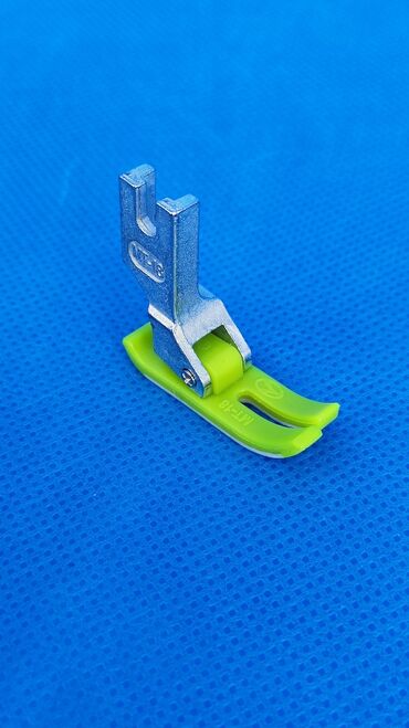 остатки швейной фурнитуры: Пластмассовая лапка Пластмассовая лапка на прямую строчку. #Швейная
