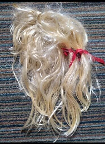 Perike i klipse: Prodajem periku za razne svečanosti,da mašnicamamože i za novu — 7