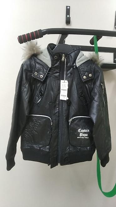 Демисезонные куртки: Утипленная куртка для повседневной носки, выполненная в черном цвете — 9