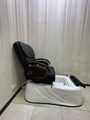 оборудование для педикюра: Продаю кресло для педикюра! Состояние хорошее! Прослужить на отлично👍