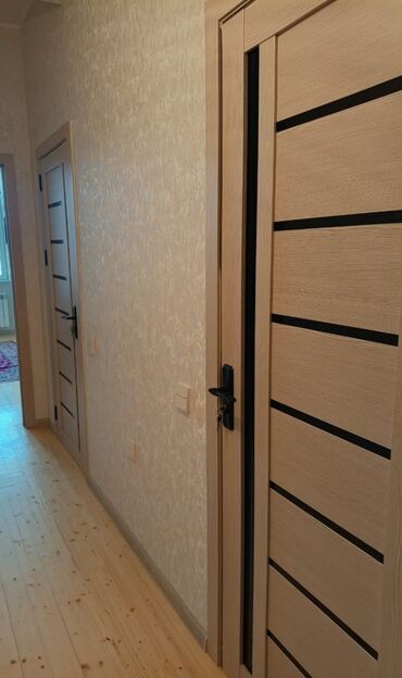 Mağazalar: Bina 28 may küçəsində yerləşir Ev binanın 3 cü mərtəbəsində yerləşir — 12