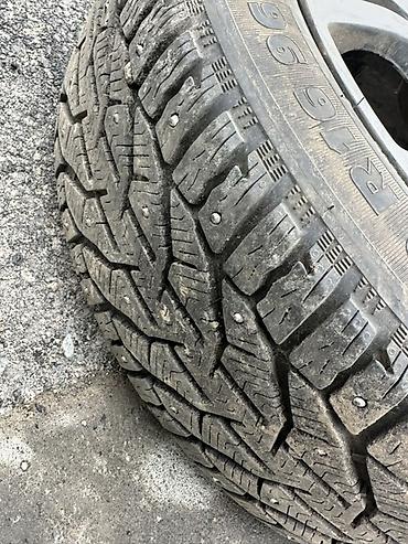 Комплект зимних шин с шипами на дисках. - Размер шин: 205/60 R16 96T
