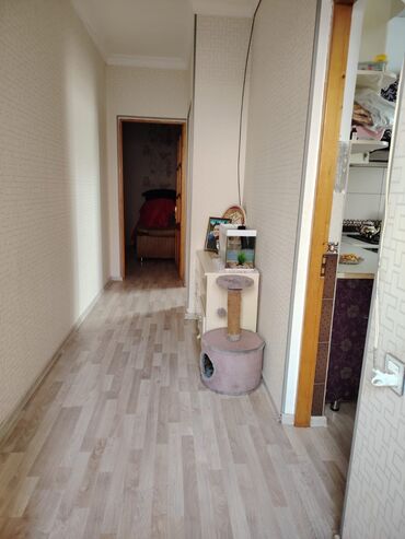 Həyət evləri və villaların satışı: Bu iki mərtəbəli ev, kərpic və suvaq fasadın birləşməsi ilə — 6