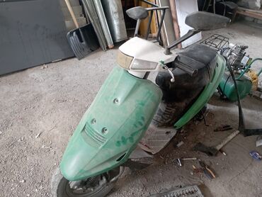 Мотоциклы и мопеды: Срочно продаю скутер Suzuki, требуются ремонт. цена окончательная