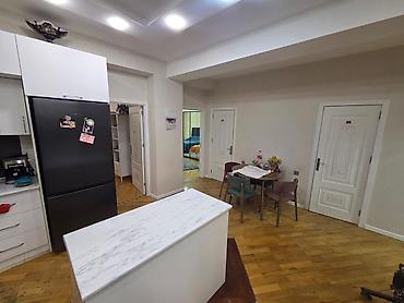 agsuda ev satilir: 3 otaqlı, Yeni tikili, m. Neftçilər, 105 kv. m — 8