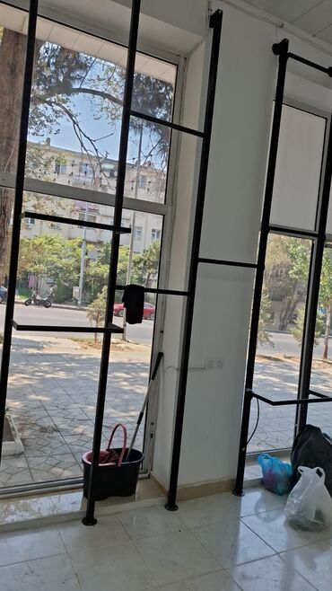 Mağaza arabaları: Vitrin demiri 16eded
20azn biri
Hezi aslanov 6111 leli