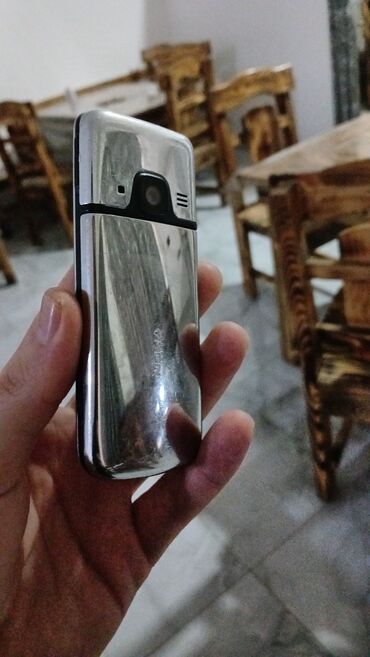 nokia 5230: Nokia 6700 Slide, 2 GB, rəng - Gümüşü, Düyməli