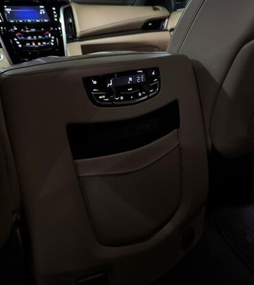 Cadillac: Cadillac Escalade: 2021 г., 0.5 л, Автомат, Бензин, Внедорожник — 7