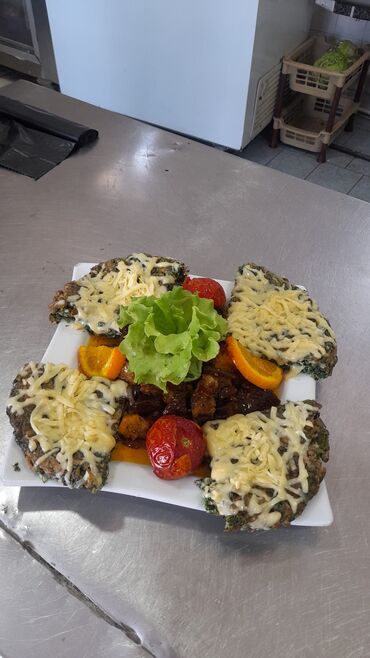 Aşpazlar: Soyuq ve isti bolumun ashbaziyam. 10 ilden cox tecrubem var. Shadliq — 8