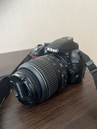 lens nikon: Nikon D3100, 18-55mm lens.
Çanta