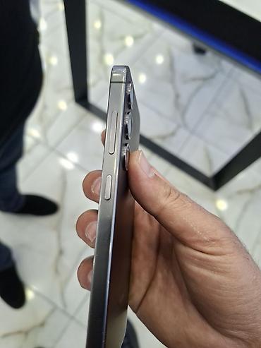 video isiq: Smartfon – metal çərçivəli, şüşə arxalı, düz kənarlı korpus. Ön — 4