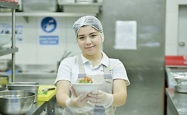 administrator vakansiya restoran: Salam metbexe dezgahcı komekcısı teleb olunur tecrubesız olsada olar — 1