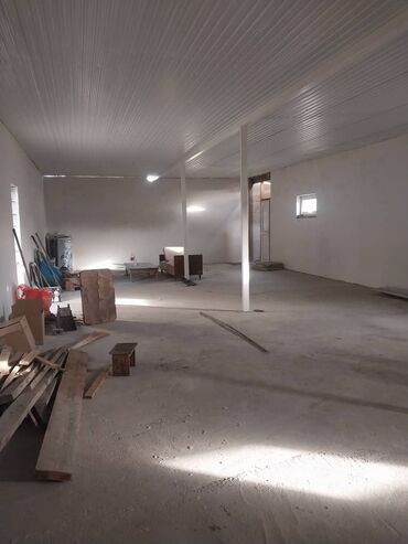 продаю пол дом район рабочий городок: Просторное одноэтажное помещение в капитальном строении из шлакоблока