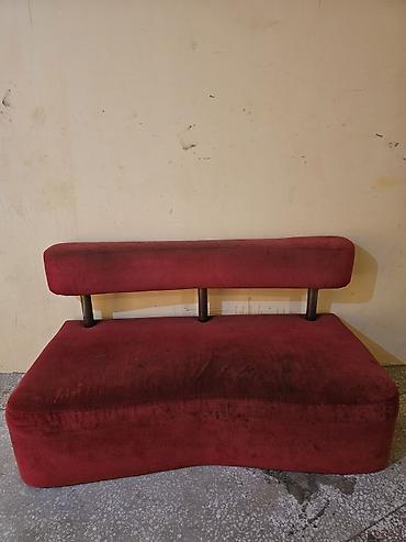 divan kredit: Qırmızı rəngli lounge üslubunda oturacaq/divan - Dizayn: Asimmetrik — 2