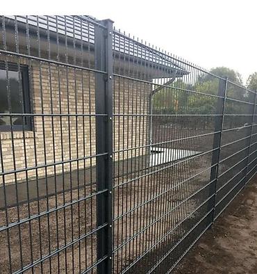 Proizvodi od rolovanog metala, metalni kanali: Panel 2d 183x250 6/5/6 mm cink+pvc. Panelna ogradafence system — 2