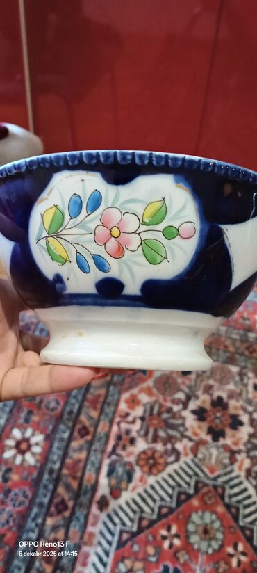 Digər dəstlər və servizlər: Porselen dekorativ dəst - Tərkib: 1 ədəd iri vaza və 2 ədəd kase — 4