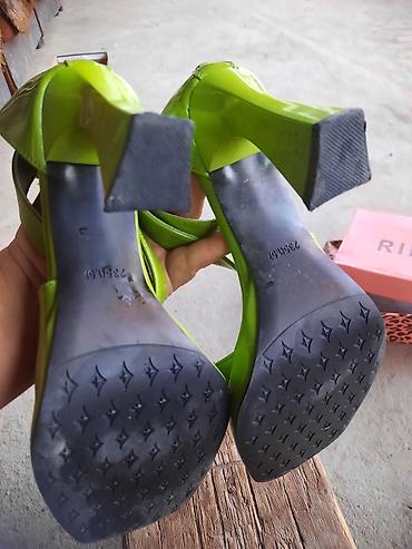 clarks обувь: Яркие женские босоножки на каблуке - Цвет: неоново‑зелёный (глянцевая — 4